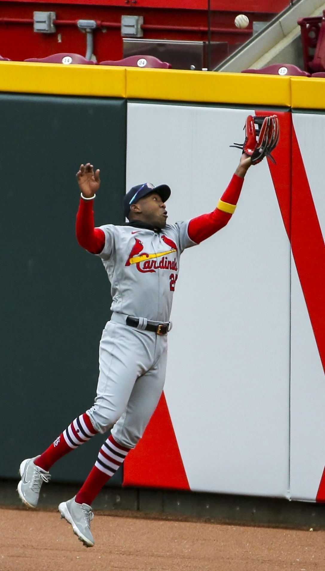 Cardinals face Reds in Cincinnati on opening day